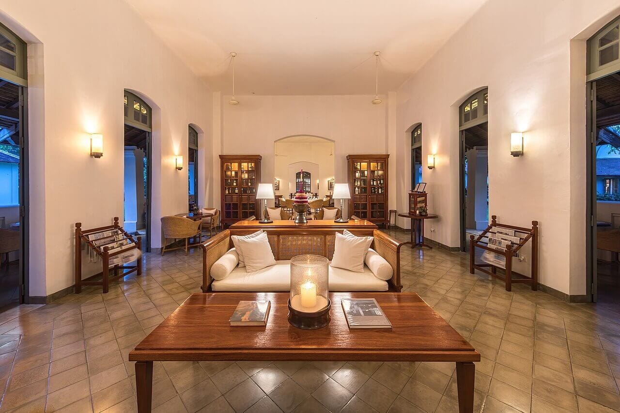 Clean, well‑lit living room interior used as a neutral header image for household pest guides
